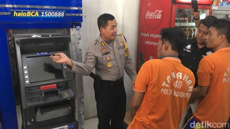 Komplotan Pembobol ATM Rp 673 Juta Diringkus, 3 Pelaku Ditembak Komplotan Pembobol ATM Rp 673 Juta Diringkus, 3 Pelaku Ditembak