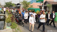 Beberapa saat kemudian, jenazah langsung dibawa ke TPU Dusun Plumpon Desa Suruh, yang berjarak 100 meter. Direktur Pembinaan Usaha Hilir Migas Kementerian ESDM, Juli Rahwati, juga turut hadir langsung di lokasi dengan suasana duka yang mendalam. 