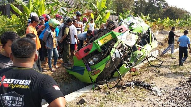 Diduga Mogok, MPU Dihantam KA Maharani hingga Ringsek