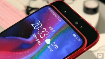 Ukuran kamera depannya sendiri 16 MP dengan aperture f/2.0. Tak hanya itu, tersemat pula dua kamera depth-sensing 2 MP dengan aperture f/2.4 dan IR 3D Face untuk membuka ponsel. Foto: Engadget