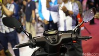 Mesin yang digendong skuter itu mampu memuntahkan tenaga sebesar 11 hp pada 7.400 rpm.