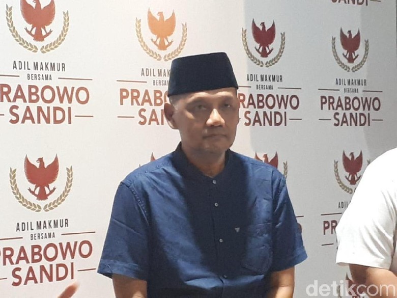 Gus Irfan Bela Sandi: Bendera Saja Protes, NU Jadi Mesin Kampanye Kok Tak Protes? Gus Irfan Bela Sandi: Bendera Saja Protes, NU Jadi Mesin Kampanye Kok Tak Protes?