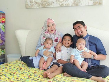 Kenalan dengan Anak Kembar April Jasmine, Si Duo Gembil
