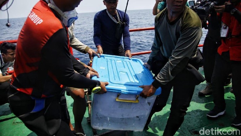 Black Box Lion Air PK-LQP Ditemukan! Black Box Lion Air PK-LQP Ditemukan!