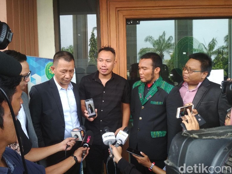 Harapan Vicky Prasetyo soal Perceraiannya dengan Angel Lelga Harapan Vicky Prasetyo soal Perceraiannya dengan Angel Lelga