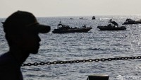TNI AL dan tim SAR lainnya menyisir lokasi diduga jatuhnya Lion Air PK-LQP dengan nomor penerbangan JT 610.