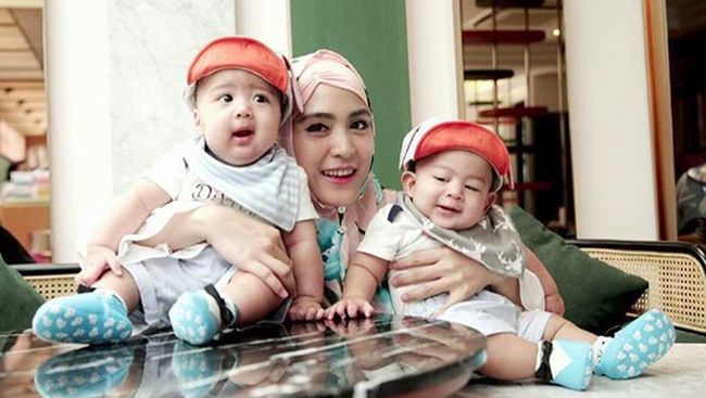 Kenangan Manis April Jasmine Saat Mengandung Anak Kembar Kenangan Manis April Jasmine Saat Mengandung Anak Kembar