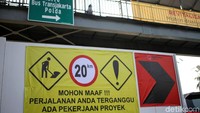 Nantinya halte TransJakarta Polda Metro Jaya tidak akan dioperasikan akibat revitalisasi JPO ini.