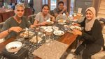Jarang Diberitakan, Ibu Maia Estianty Sering Kulineran dan Icip Masakan Maia