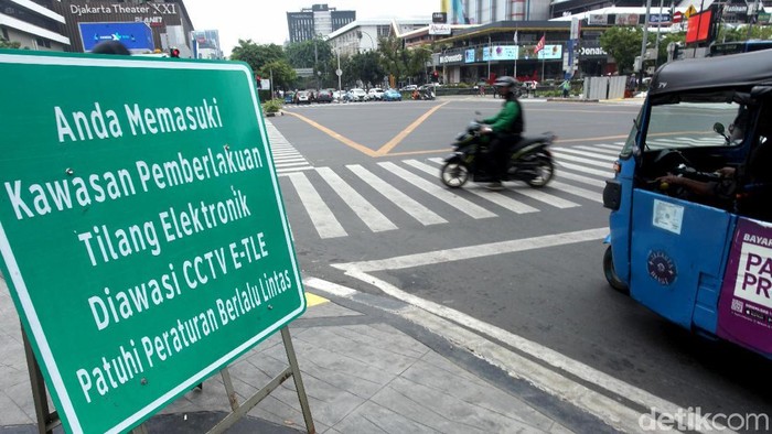 Masa uji coba sistem tilang elektronik (E-TLE) telah berakhir. Mulai hari ini, Kamis (1/11/2018) polisi akan menindak para pengendara yang terekam melanggar lalu lintas.