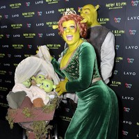 Heidi dan Tom mengajak penggemar melihat proses pembuatan kostum keren mereka lewat Instagram Stories. Kostum yang menghabiskan waktu berjam-jam dan dikerjakan banyak orang. Foto: Getty Images