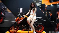Indonesia Motorcycle Show (IMOS) 2018 digelar mulai kemarin, Rabu (31/10/2018) sampai Minggu 4 November 2018 mendatang. Seperti biasa, pameran otomotif pastinya diramaikan pula oleh gadis-gadis pemanis atau usher.