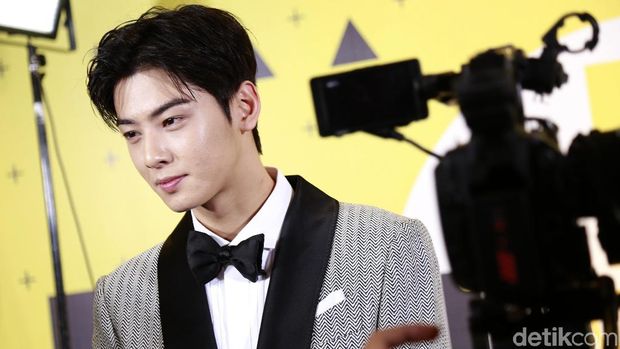 Cha Eun Woo Cha Eun Woo saat ditemui di kawasan Kebon Jeruk.