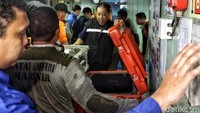 Black box Lion Air JT610 dipindahkan dari kontainer box ke box yang lebih aman.