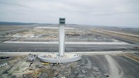 Selain berdesain megah, bandara ini juga dilengkapi dengan teknologi canggih dan ramah lingkungan. Bandara ini memiliki daya daur ulang dan pengelolaan air hujan. (Istanbul New Airport)