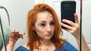Hiii! dengan kekuatan makeup tangan wanita ini dibuat putus. (Foto: Boredpanda)