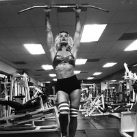 TMZ melaporkan, Mandy Blank yang juga populer di Instagram sebagai fitness influencer ini ditemukan oleh pembantu rumah tangganya di dalam bathtub dalam keadaan tidak sadarkan diri. Sang asisten rumah tangga kemudian menghubungi 911. Dan saat tiba di lokasi kejadian, tim paramedis menyatakan wanita berusia 42 tahun itu sudah meninggal dunia. Foto: Dok. Instagram Mandy Blank