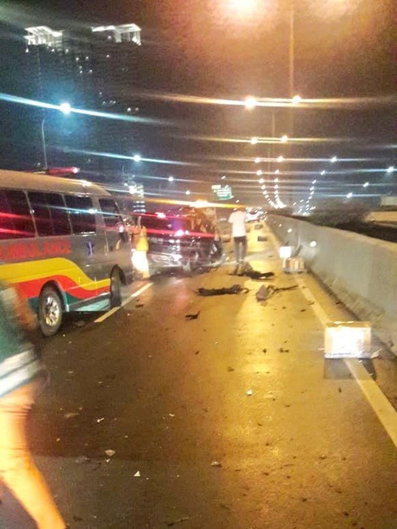 Tabrakan Maut di Tol Arah Bandara Soetta, 2 Orang Tewas Tabrakan Maut di Tol Arah Bandara Soetta, 2 Orang Tewas