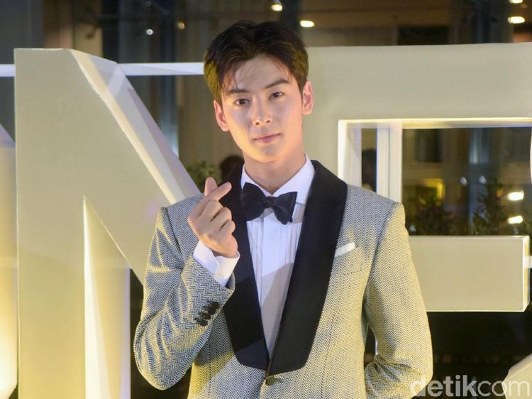 Pesona Cha Eunwoo, Babang Tampan Sesungguhnya