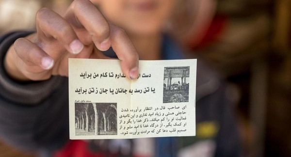 Seorang penyair abad ke-14, Hafez menghabiskan sebagian besar hidupnya di Shiraz, tempat asalnya, yang sekarang dikenal sebagai Kota Penyair. Dia terkenal karena ghazal-nya (puisi cinta) (Tina Manley/Alamy/BBC Travel) Seorang penyair abad ke-14, Hafez menghabiskan sebagian besar hidupnya di Shiraz, tempat asalnya, yang sekarang dikenal sebagai Kota Penyair. Dia terkenal karena ghazal-nya (puisi cinta) (Tina Manley/Alamy/BBC Travel)