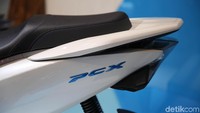 Sayangnya, pihak AHM belum mau mengatakan kapan PCX Electric ini akan resmi dijual. Motor ini baru dipajang sebagai motor konsep. Foto: Agung Pambudhhy