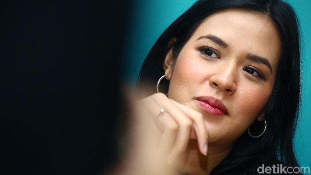 Gisel dan Gading Marten Kompak, Raisa Nyanyi di 'Crazy Rich Surabayan'