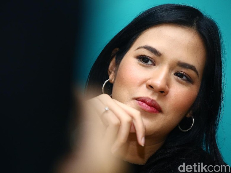 Nyanyi di Tunangan Crazy Rich Surabayan, Sedekat Apa Raisa dengan Mereka? Nyanyi di Tunangan Crazy Rich Surabayan, Sedekat Apa Raisa dengan Mereka?