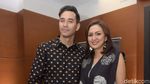 12 Tahun Menikah, Darius Sinathrya dan Donna Agnesia Mesra Terus
