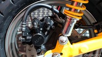 Sementara dari segi dapur pacu, Honda Monkey dibekali mesin 125 cc, dengan output tenaga maksimal 8,9 dk pada 7.000 rpm dan torsi 10,5 Nm pada 5.500 rpm.