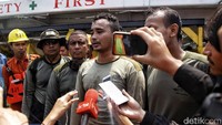 Namun, para tim penyelam terus mengikuti arahan dari alat dan tim kemudian mendapatkan petunjuk dari sensor alat mengenai satu titik di dasar laut. Di titik itu dilakukan penggalian dan black box atau kotak hitam berhasil ditemukan.