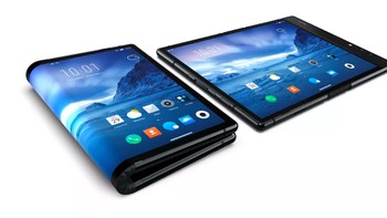 Konsep dari ZTE sepertinya diperbaiki oleh vendor lain dengan menghadirkan ponsel layar lipat. Seperti yang dilakukan oleh Royole melalui FlexPai. Foto: Royole