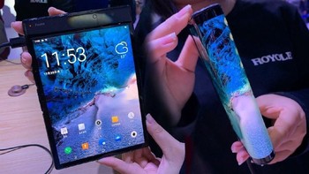Flexpai ketika direntangkan adalah sebuah tablet berukuran 7 inch. Gagdet ini adalah yang pertama menggunakan prosesor Snapdragon 8150 dengan pabrikasi 7 nm. Foto: Gizchina