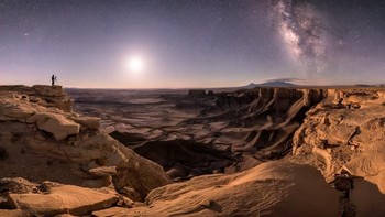 Juara umum dan juara kategori People and Space - Brad Goldpaint. Nikon D810 camera, 14 mm f/4.0 lens, ISO 2500, 20-second exposure Foto: Royal Museums Greenwich