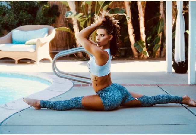 Mandy Blank memulai kariernya di dunia fitness di usia 18 tahun. Setelah satu tahun menekuni dunia tersebut, dia sukses menempati posisi kelima kompetisi binaragawan tingkat dunia yaitu World Fitness Olympia. Dia juga menjadi peserta termuda yang memenangkan Internation Federation of Bodybuilding and Fitness (IFBB) World Championships pada 1998. Foto: Dok. Instagram Mandy Blank