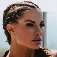 Mandy Blank juga dipercaya sejumlah selebriti untuk menjadi pelatih olahraga mereka. Para artis yang dilatihnya di antaranya Alex Rodriguez, Marcus Allen, Jordana Brewster dan Mickey Rourke. Foto: Dok. Instagram Mandy Blank