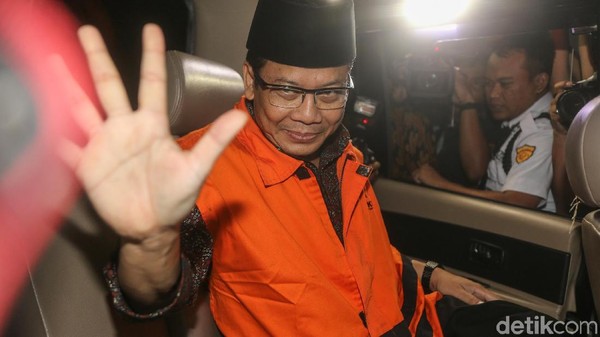 Rompi Oranye untuk Wakil Ketua DPR Taufik Kurniawan