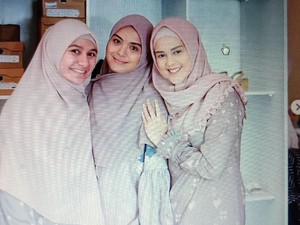 Cut Meyriska Berhijab, Netizen Doakan Berjodoh dengan Roger Danuarta