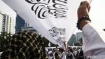 Bendera Tauhid Berkibar dan Dibentangkan di Aksi 211