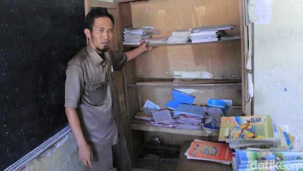Memprihatinkan, Madrasah Ibtidaiyah di Pacet Kabupaten Bandung Rusak 