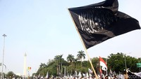 Ada dua tuntutan terkait aksi ini, yakni pengakuan pemerintah terkait bendera hitam bertuliskan kalimat tauhid yang dibakar di Hari Santri Nasional (HSN), Garut, Jawa Barat, adalah bendera tauhid. Kedua, meminta penegak hukum bertindak adil dan mengusut aktor intelektual yang membuat insiden pembakaran terjadi.