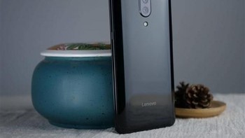 Ponsel tersebut diberi nama Z5 Pro. Foto: Sina Mobile