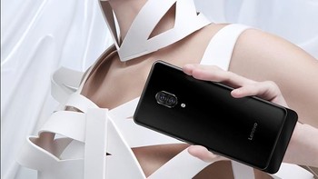 Sejak sebelum zaman Android, konsep ini sudah dibuat oleh sejumlah vendor. Foto: Sina Mobile