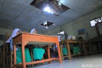 Memprihatinkan, Madrasah Ibtidaiyah di Pacet Kabupaten Bandung Rusak 