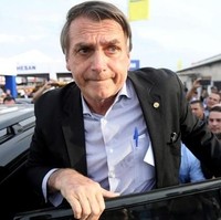Selain selebriti, politisi juga mencuri perhatian para netizen. Jair Bolsonaro yang menjadi presiden terpilih Brazil pun menjadi top people 2018. Sebelum diangkat jadi presiden, Jair jadi perbincangan karena pernah ditusuk saat kampanye. Foto: Reuters