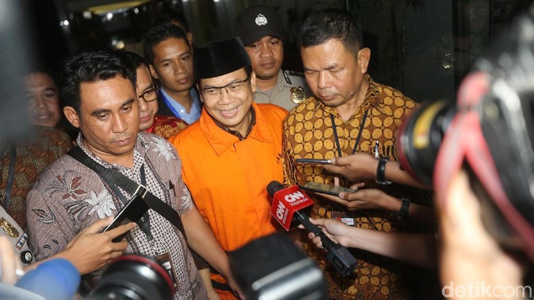 Wakil Ketua DPR Taufik Kurniawan Dicecar KPK soal Sumber 