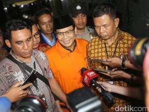Wakil Ketua DPR Taufik Kurniawan Dicecar KPK soal Sumber Duit Suap