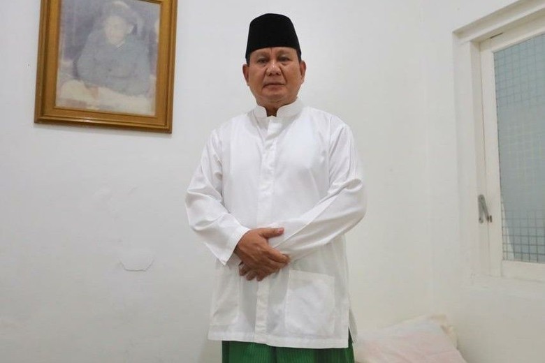 Kontroversi Tantangan Prabowo Jadi Imam Salat Kontroversi Tantangan Prabowo Jadi Imam Salat