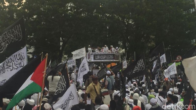 Lagu Dukungan Prabowo Presiden Menggema di Aksi 211 Lagu Dukungan Prabowo Presiden Menggema di Aksi 211