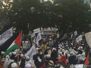 Lagu Dukungan Prabowo Presiden Menggema di Aksi 211