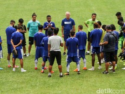 Persib Bandung menjalani latihan perdana di Stadion PTIK, Jakarta Selatan, menjelang laga dengan Bhayangkara FC Liga 1 2018 pekan ke-29.